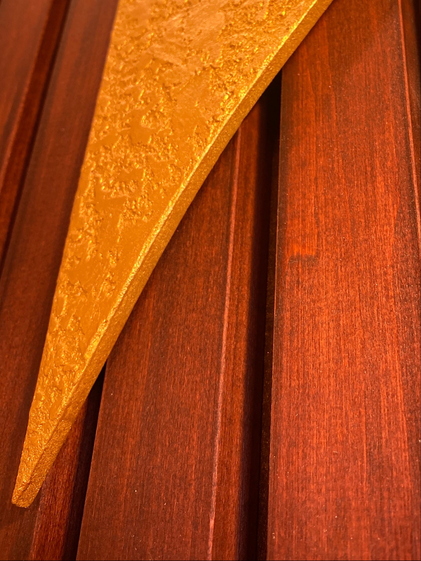 Sanset – Wood Wall Panel with Gold Relief – Mahogany